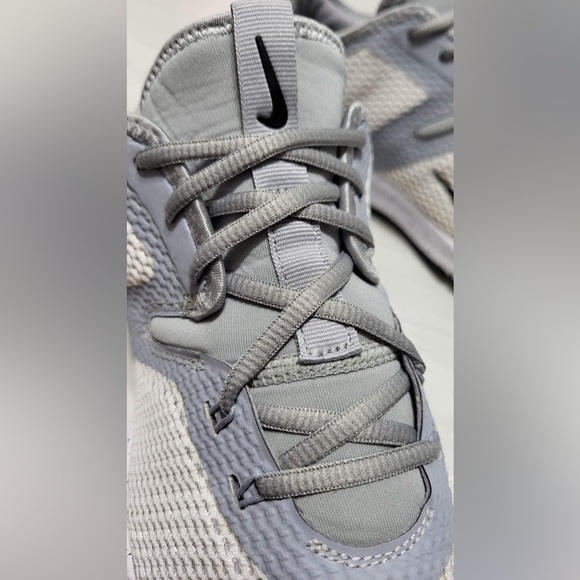 - NIKE Air Max Typha 2 White Black Wolf Grey AO3020 100 - Picture 2 of 13